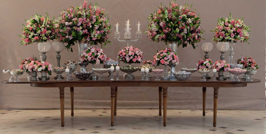 Foto de mesa de casamento em tons de rosa